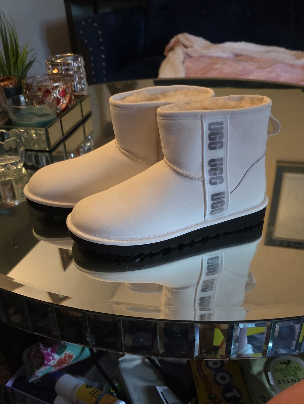Ugg BRAND NEW WHITE NUEMALS SZ 9 - Picture 6 of 8